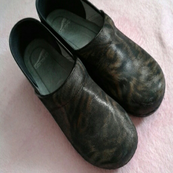 Like new! Dansko shoes 😊 MAKE OFFER 😊 - Picture 4 of 6